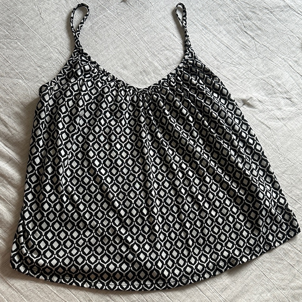 H&M Black and White Geometric Women's Top Size Medium